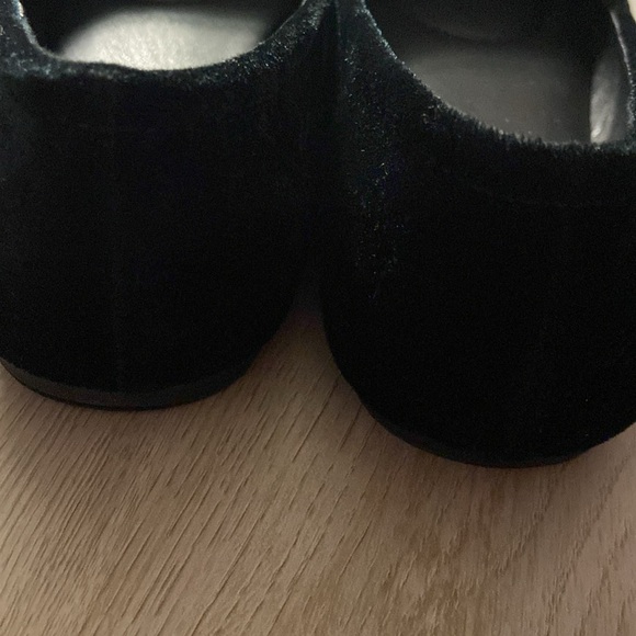 Kenneth Cole Reaction Black Velvet Loafers - Picture 4 of 9